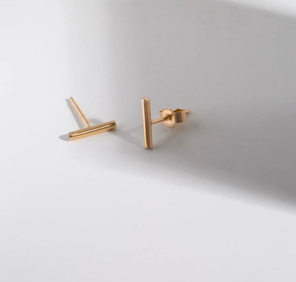 9ct Gold Bar Studs image 1