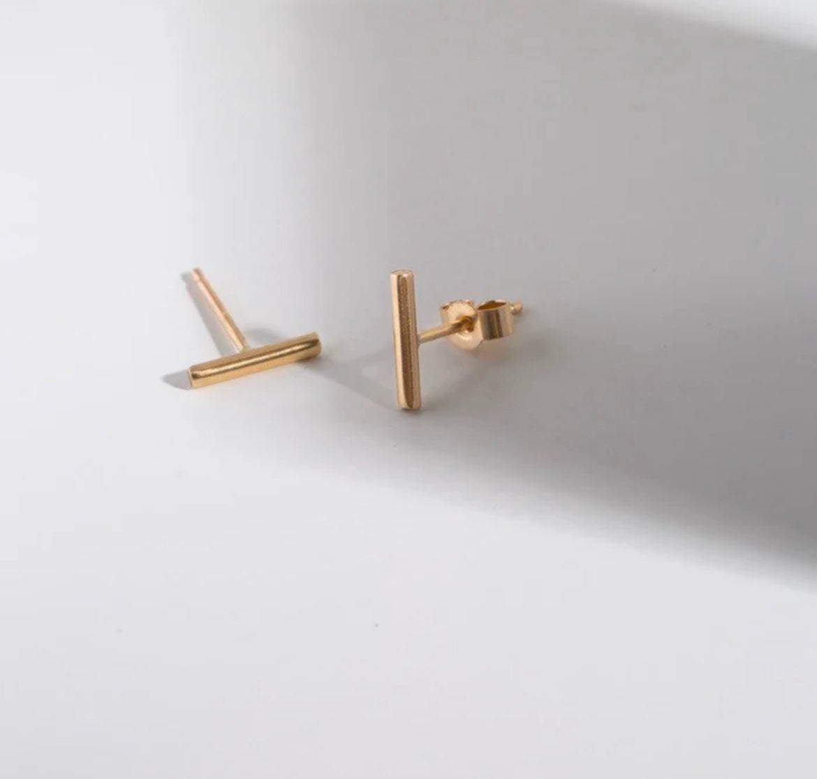 9ct Gold Bar Studs image 1