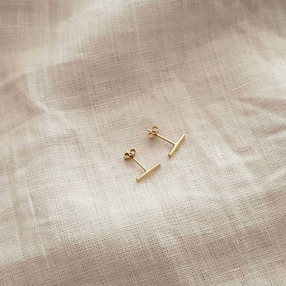 9ct Gold Bar Studs image 0