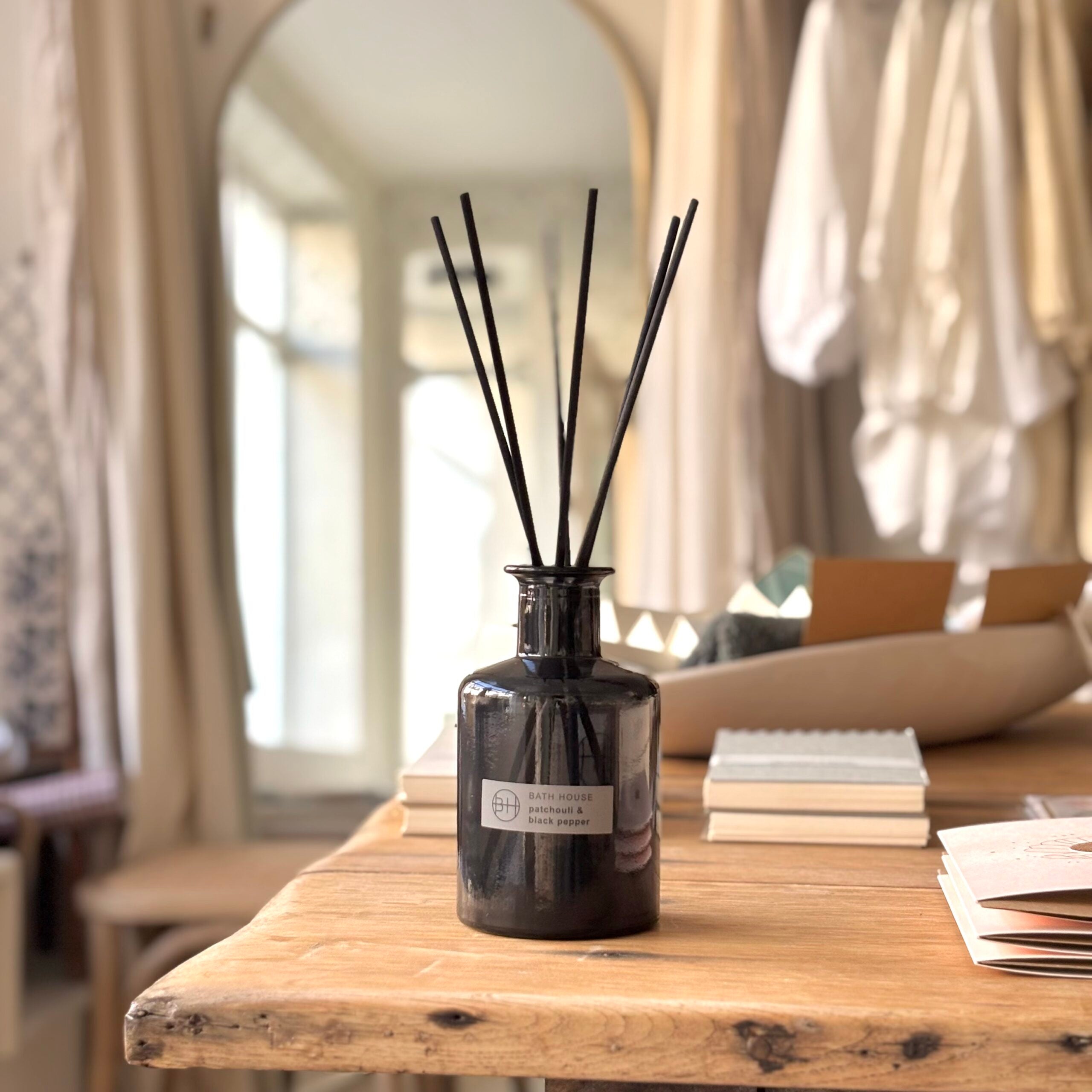 Luxury British Reed Diffuser - Patchouli &amp; Black Pepper image